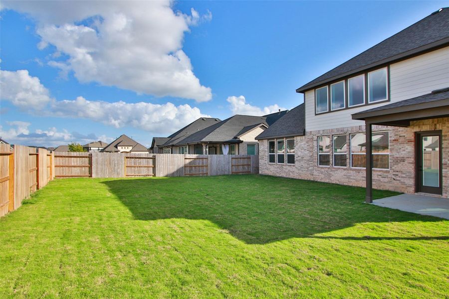 Exterior details and patio area of a home in Brookewater, Rosenberg (Image 24).