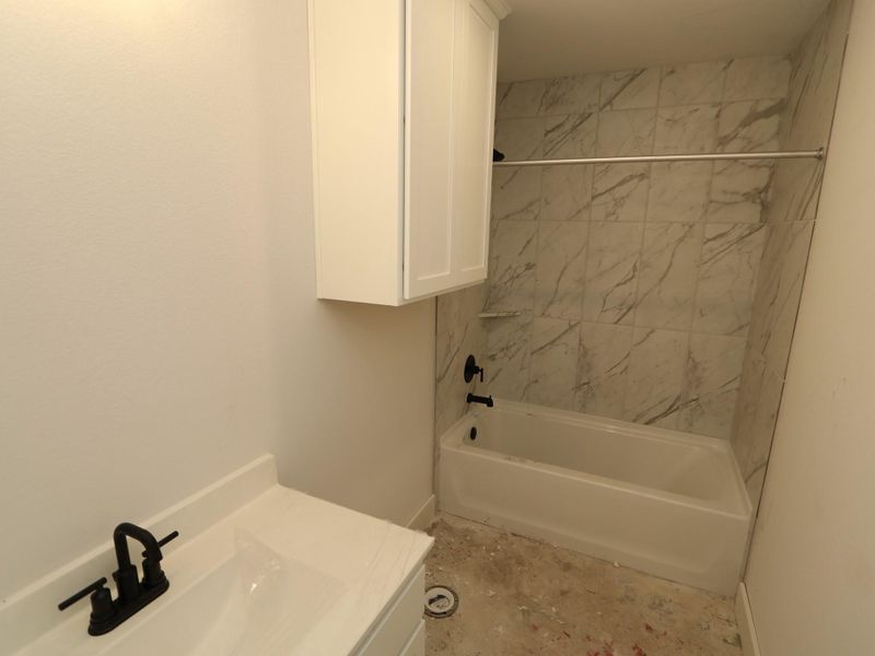 Image 41 of a home in Lago Mar.