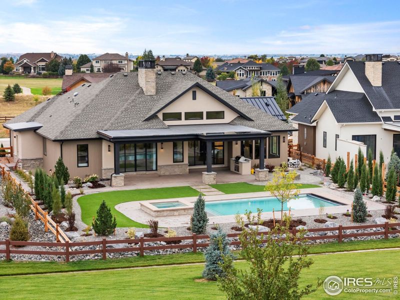 Backyard Oasis with Private Saltwater Pool/Hot Tub! Backyard Oasis with Private Saltwater Pool/Hot Tub!