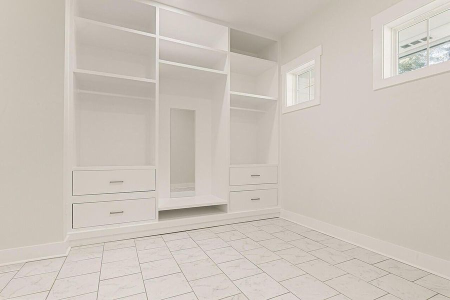 Spacious, unfurnished interior of a new home in , Manning (Image 29).