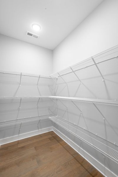 Spacious, unfurnished interior of a new home in Creekside, Cleveland (Image 58).