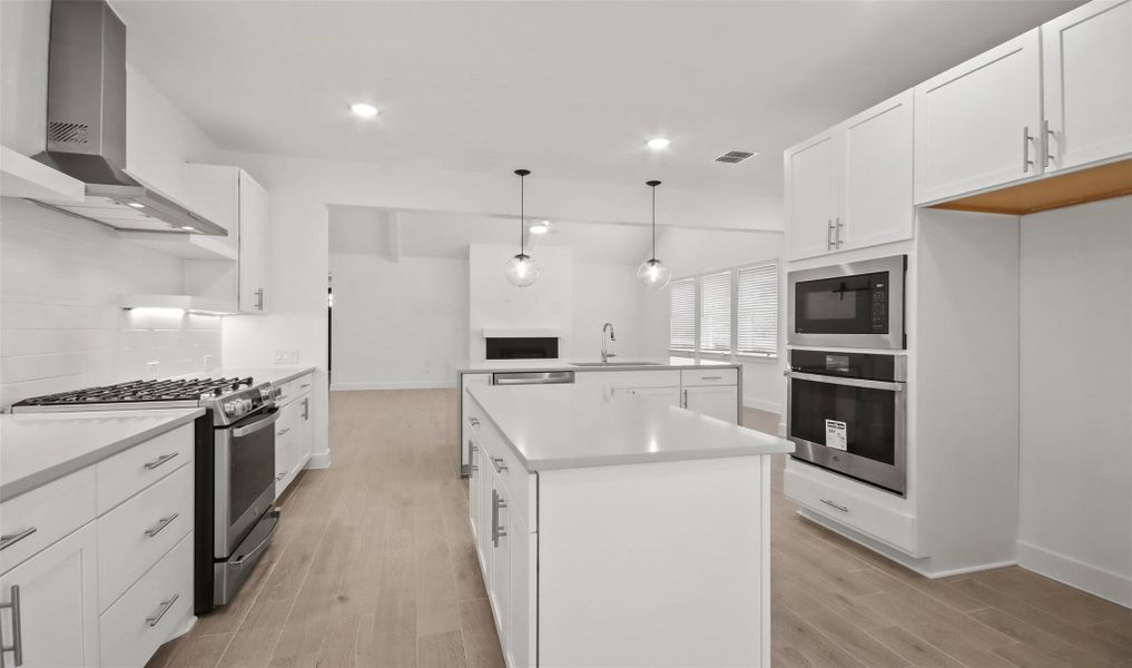 Stylish kitchen (*Artist rendering used for illustration purposes only.)