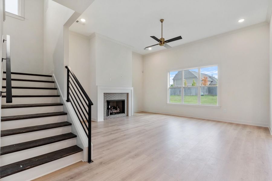 Spacious, unfurnished interior of a new home in White Oak, Arlington (Image 15).