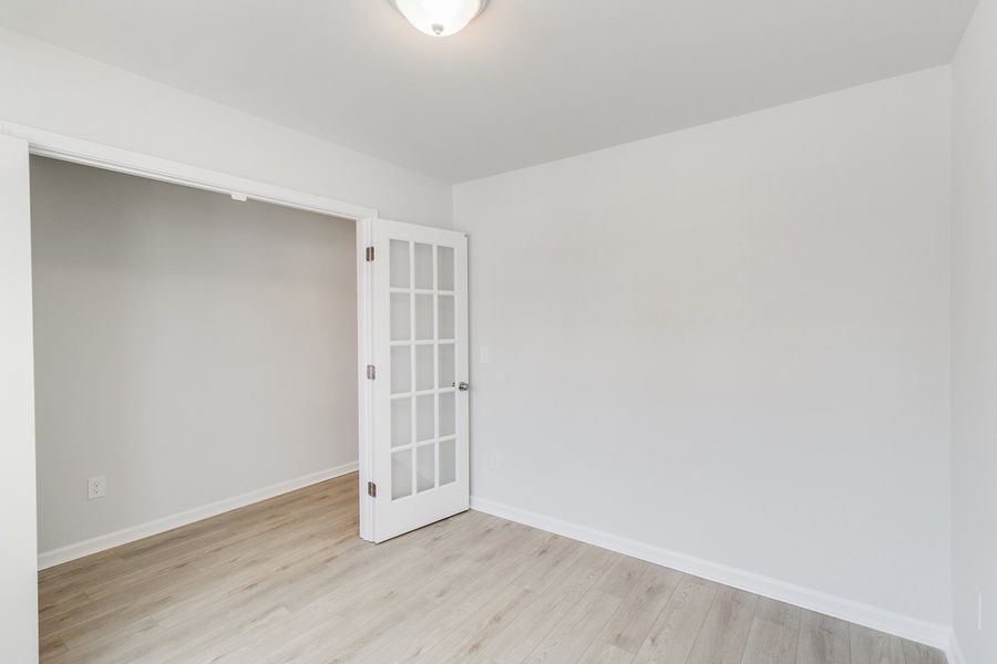 Spacious, unfurnished interior of a new home in Winston Point, Gilbert (Image 15).