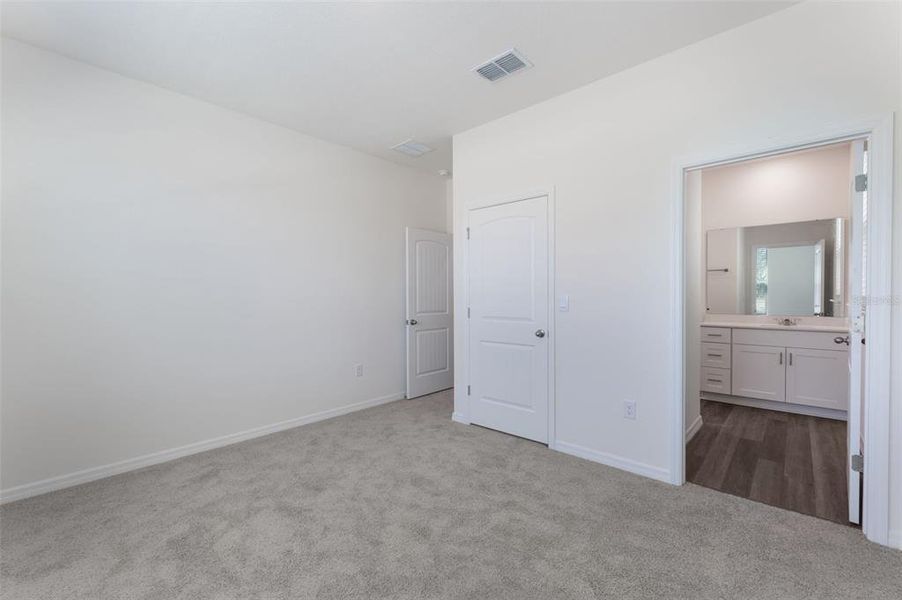 Spacious, unfurnished interior of a new home in Waterleigh, Winter Garden (Image 21).
