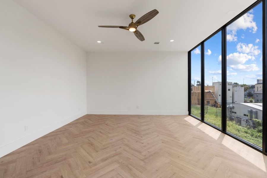 Spacious, unfurnished interior of a new home in , Houston (Image 23).