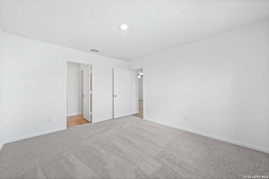 Spacious, unfurnished interior of a new home in , San Antonio (Image 10).