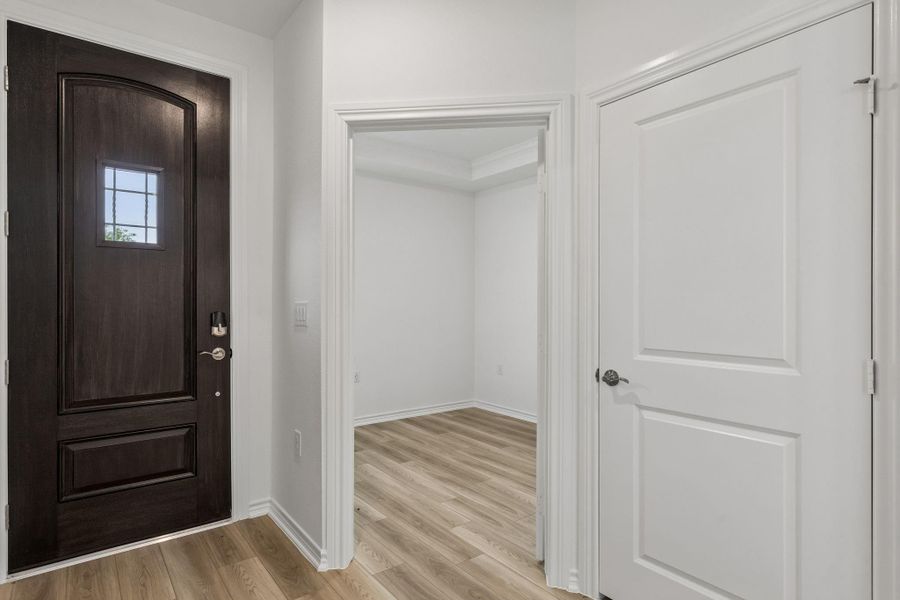 Spacious, unfurnished interior of a new home in Del Webb Fulshear, Fulshear (Image 9).