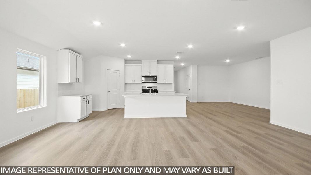 Spacious, unfurnished interior of a new home in Granger Pines, Conroe (Image 8).