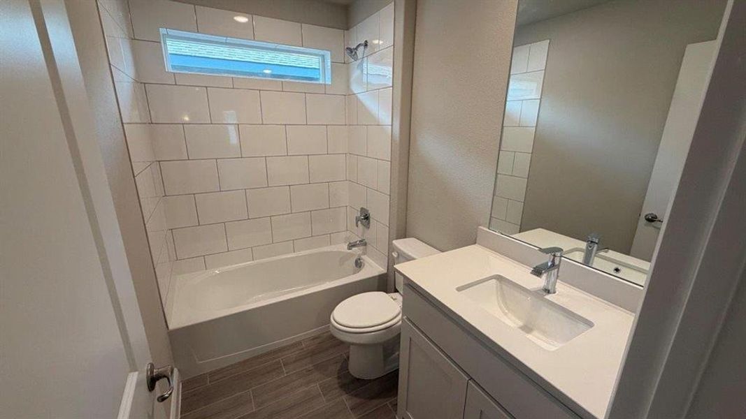 Furnished interior view inside a new home in Shannon Creek, Burleson (Image 12).