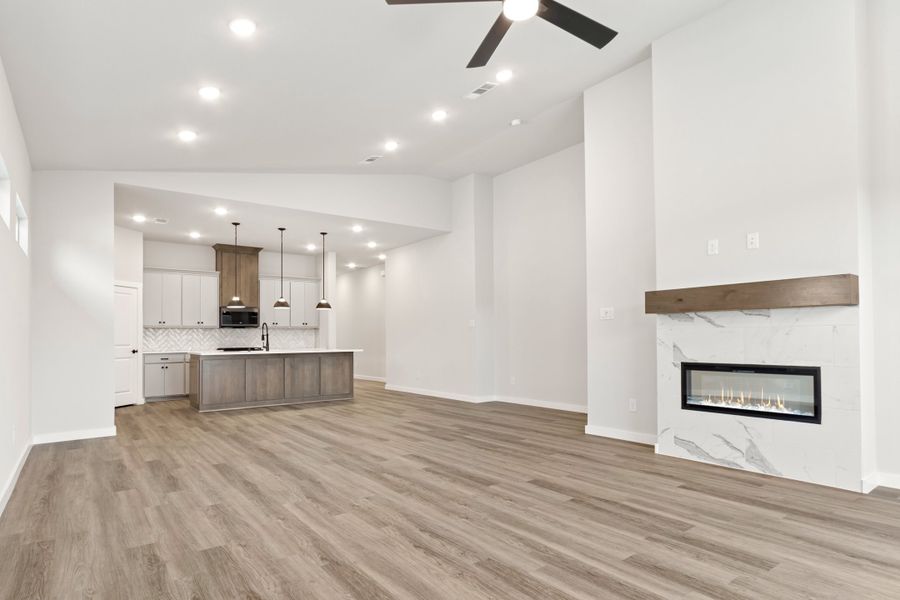 Spacious, unfurnished interior of a new home in Willow Grove, Melissa (Image 23).