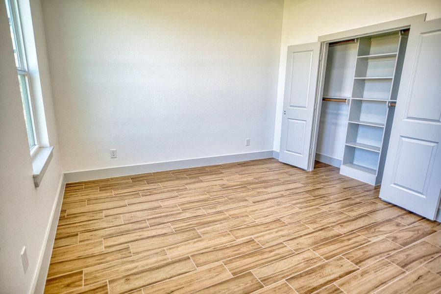 Spacious, unfurnished interior of a new home in , Angleton (Image 17).