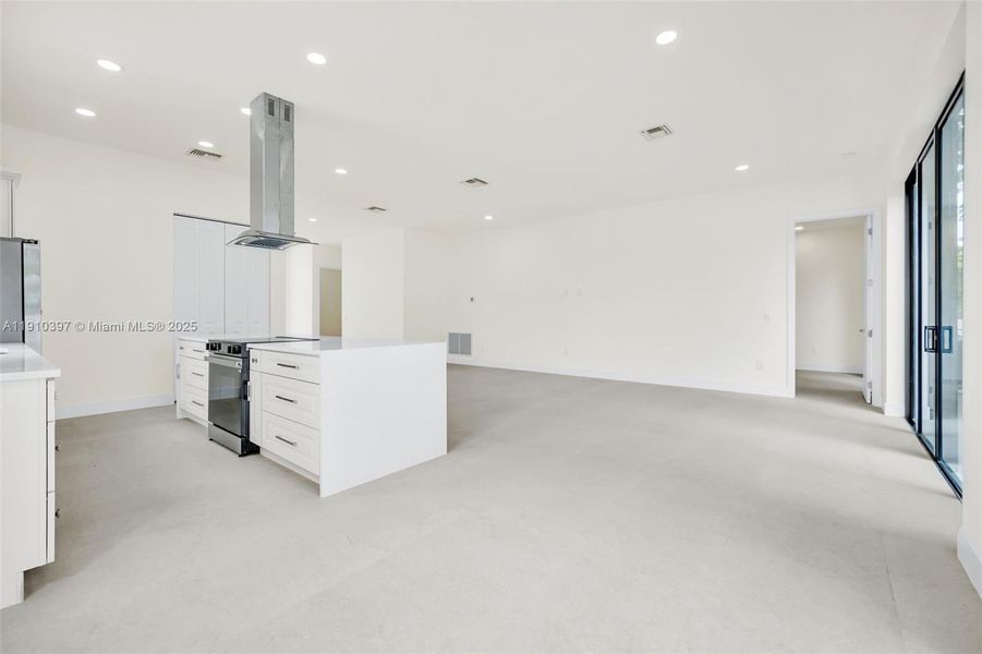 with Dining Area. with Dining Area.