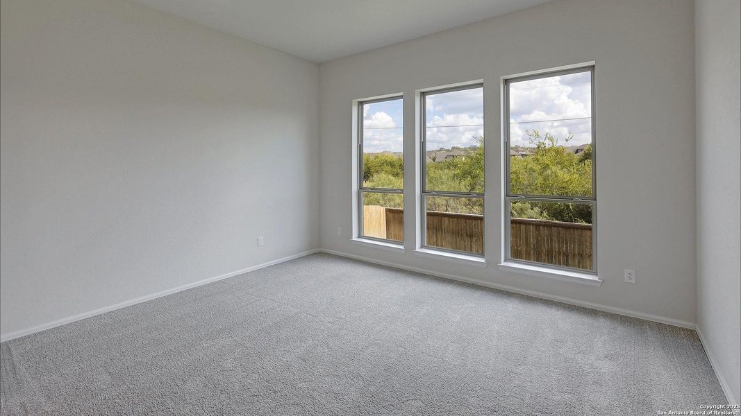 Spacious, unfurnished interior of a new home in Ladera 40', San Antonio (Image 15).