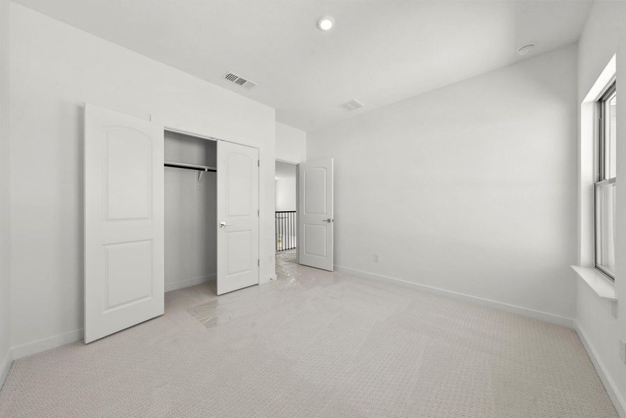 Spacious, unfurnished interior of a new home in Santa Rita Ranch - Eldorado, Liberty Hill (Image 6).