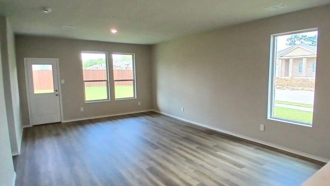 Spacious, unfurnished interior of a new home in The Canyons, Keene (Image 6).
