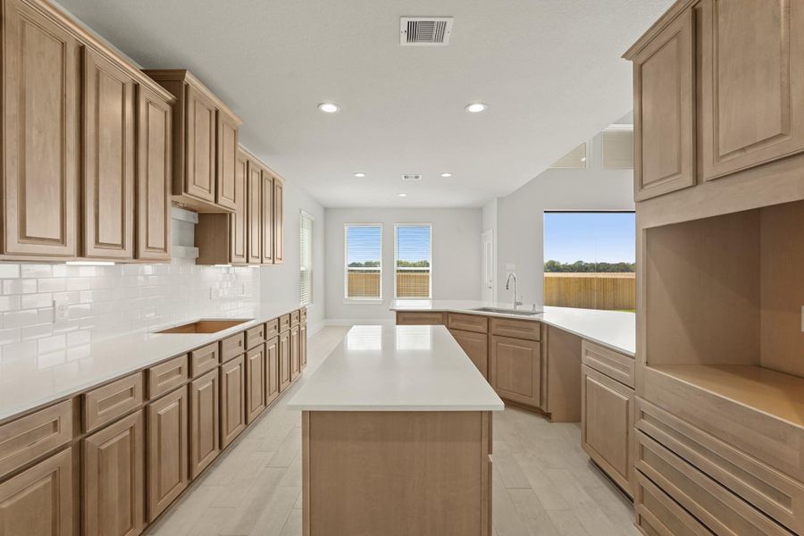 Furnished interior view inside a new home in Briarwood Crossing, Rosenberg (Image 9).