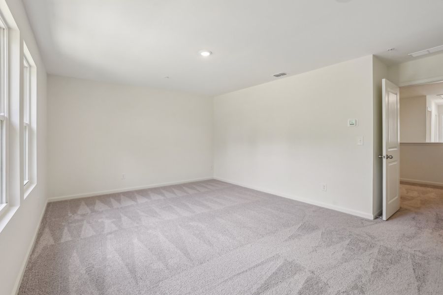 Representative unfurnished interior of a home built from the Echo by Starlight Homes in Chestnut Grove, Douglasville (Image 26).
