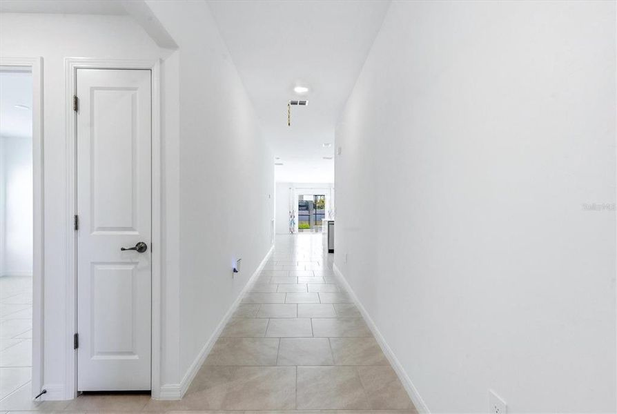 Spacious, unfurnished interior of a new home in Rotonda Lakes, Rotonda West (Image 32).