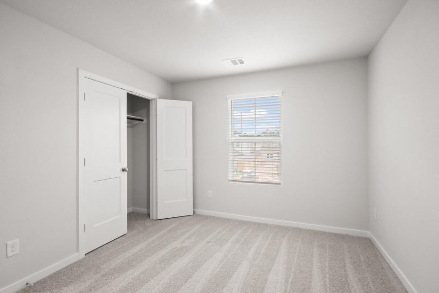 Spacious, unfurnished interior of a new home in Lakes at Black Oak, Magnolia (Image 10).