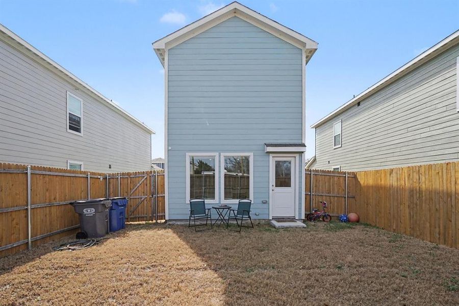 Exterior details and patio area of a home in Tillage Farms, Princeton (Image 25).
