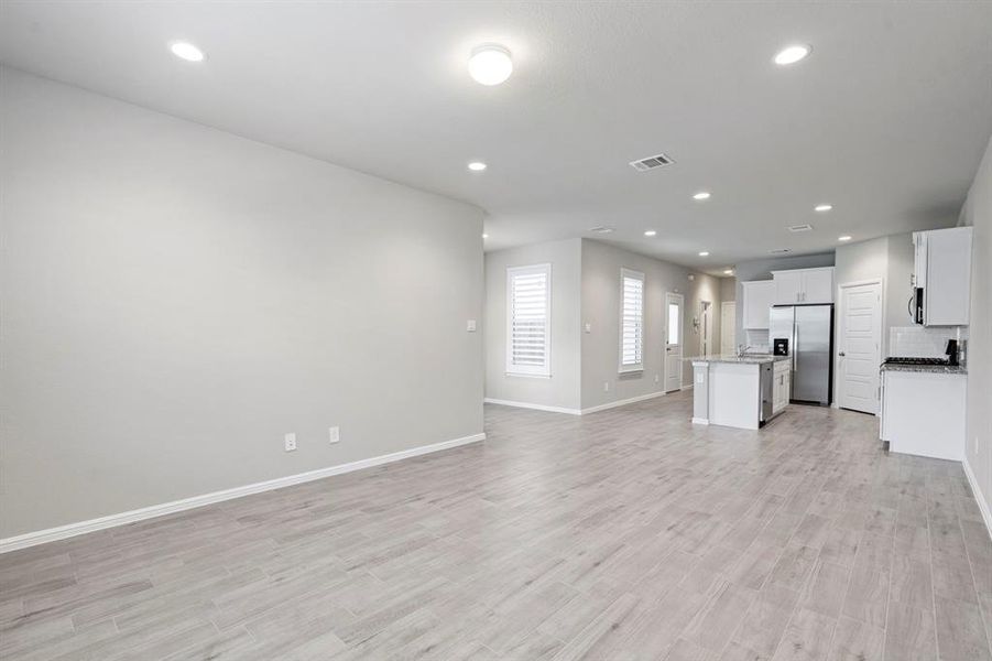 Spacious, unfurnished interior of a new home in , Fort Worth (Image 13).