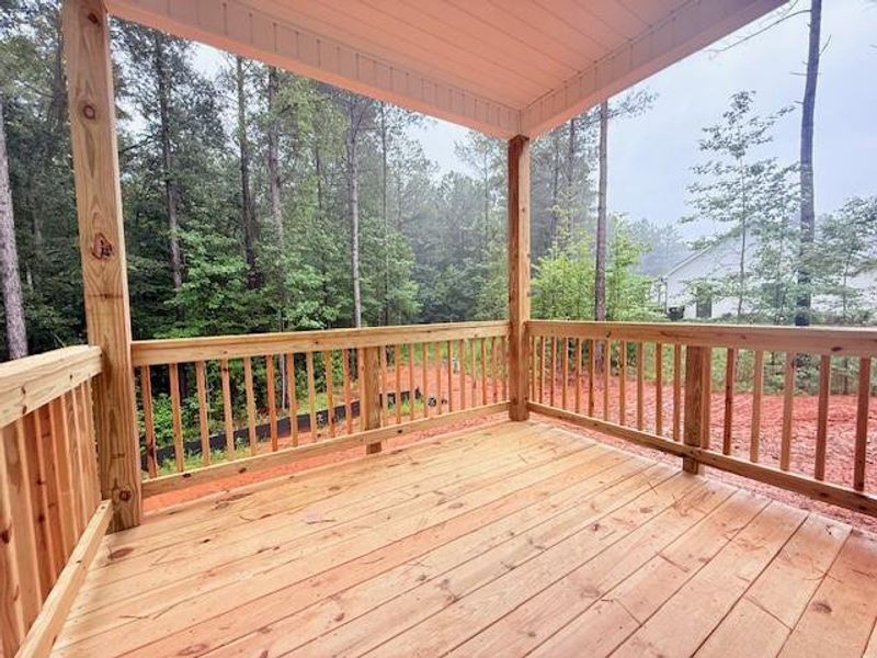 Exterior details and patio area of a home in , Dallas (Image 2).