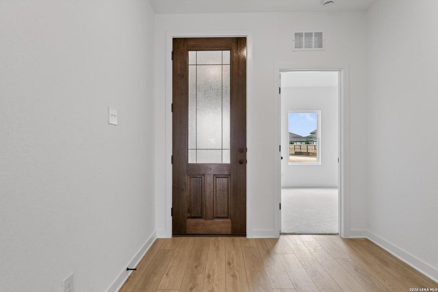 Spacious, unfurnished interior of a new home in Hennersby Hollow, San Antonio (Image 25).