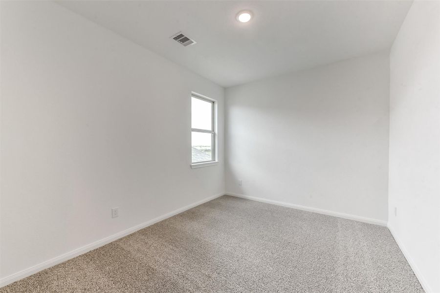 Spacious, unfurnished interior of a new home in River Ranch Meadows, Dayton (Image 31).