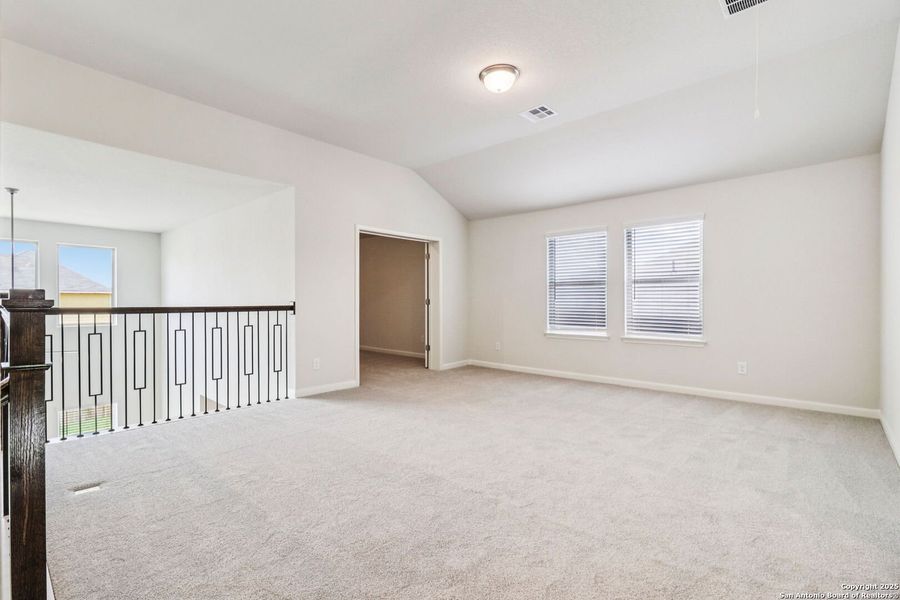 Spacious, unfurnished interior of a new home in Fox Falls, Boerne (Image 39).