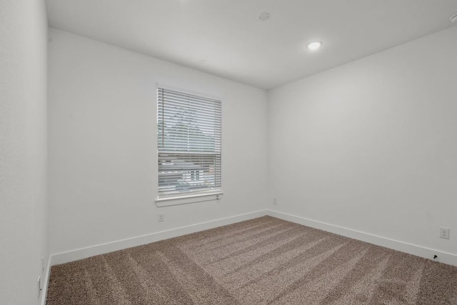 Spacious, unfurnished interior of a new home in Evergreen, Fulshear (Image 36).