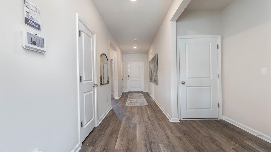 Spacious, unfurnished interior of a new home in Sheep Island, Summerville (Image 20).