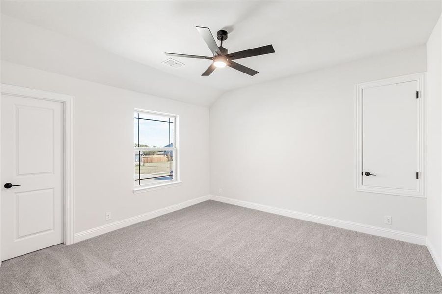 Spacious, unfurnished interior of a new home in Crystal Lake Estates, Red Oak (Image 27). Spacious, unfurnished interior of a new home in Crystal Lake Estates, Red Oak (Image 27).