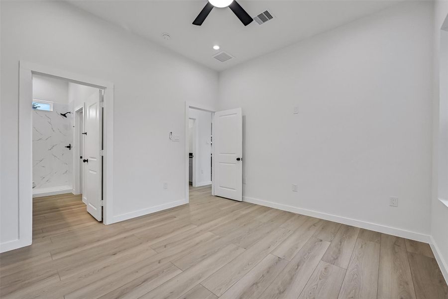 Spacious, unfurnished interior of a new home in , Galveston (Image 17).