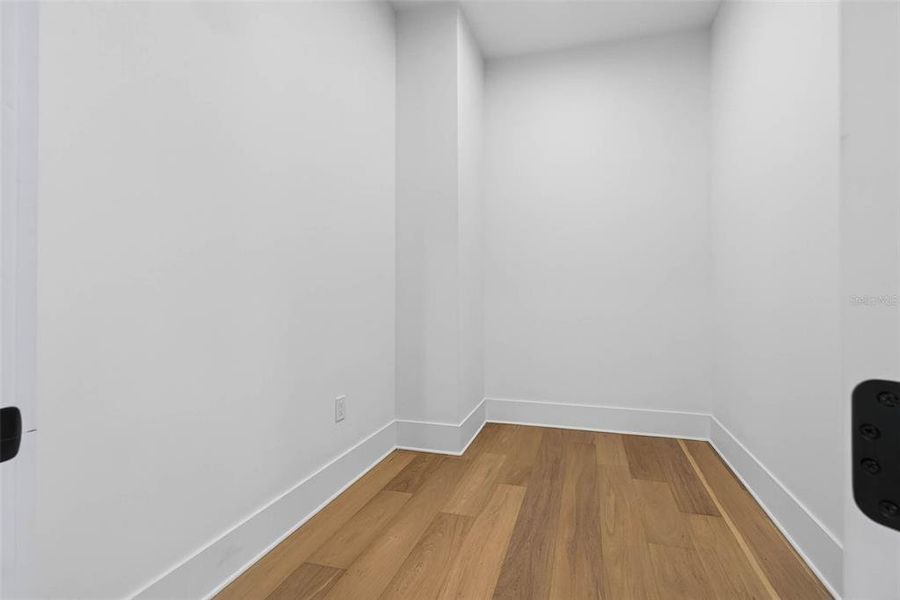 Spacious, unfurnished interior of a new home in , St. Petersburg (Image 21).