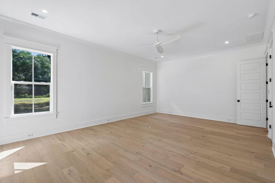 Spacious, unfurnished interior of a new home in , Mount Pleasant (Image 49).