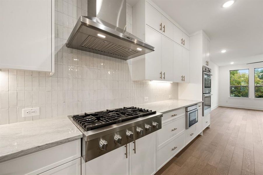 Featuring top of the line appliances, beautiful cabinetry and fantastic finishes, any chef would be proud to call this kitchen their own! Featuring top of the line appliances, beautiful cabinetry and fantastic finishes, any chef would be proud to call this kitchen their own!