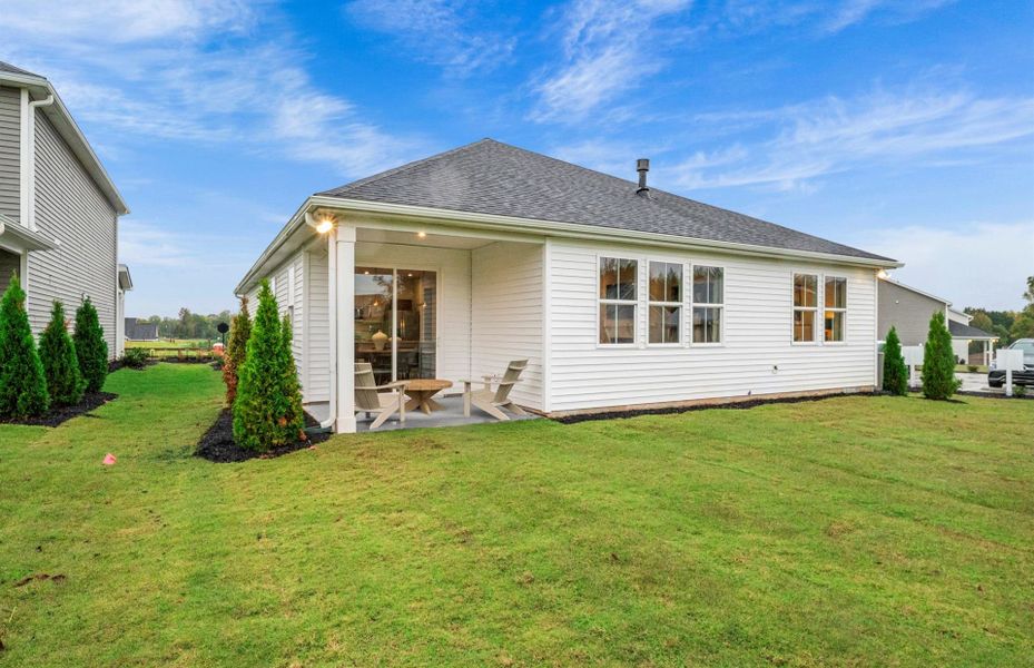 Exterior details and patio area of a home in Sparrow Creek, Boiling Springs (Image 4).