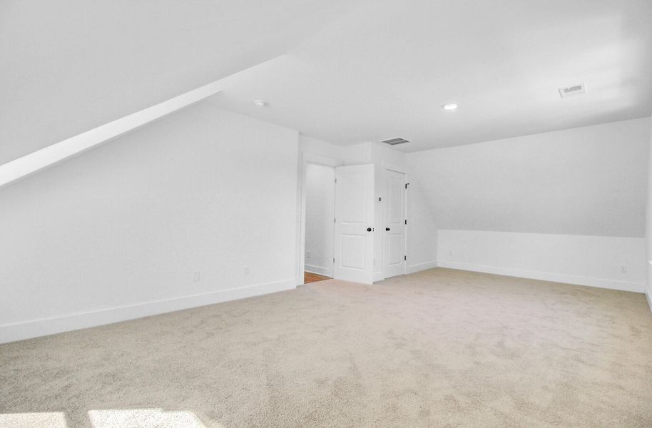 Spacious, unfurnished interior of a new home in , Charleston (Image 34).