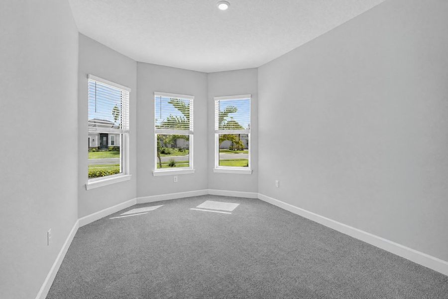 Spacious, unfurnished interior of a new home in Esplanade at Azario Lakewood Ranch, Bradenton (Image 14).