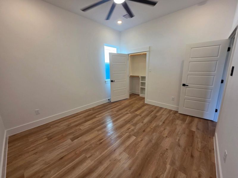 Spacious, unfurnished interior of a new home in , Pasadena (Image 13).