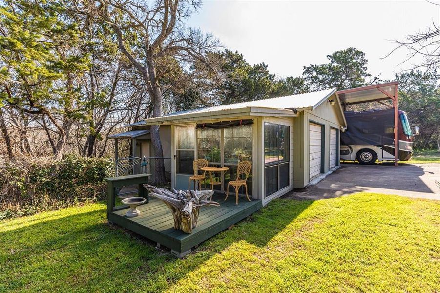 green beside the garge green beside the garge