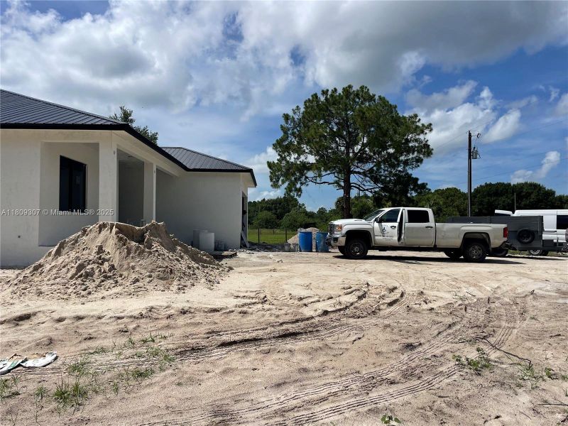 Front exterior of a new home in , Clewiston, FL, highlighting curb appeal (Image 19). Front exterior of a new home in , Clewiston, FL, highlighting curb appeal (Image 19).