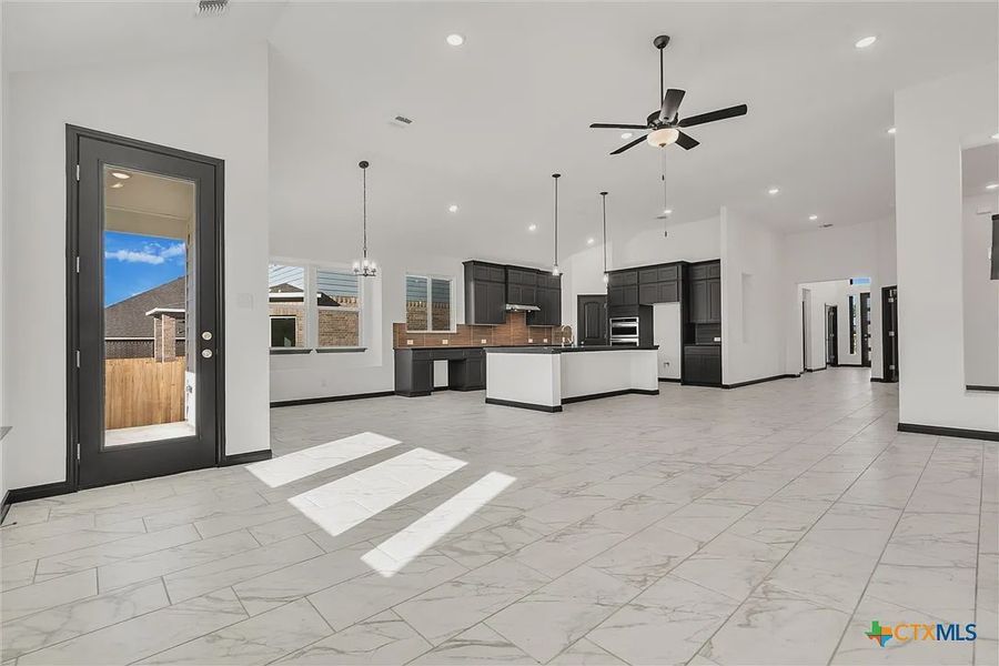 Spacious, unfurnished interior of a new home in Heritage Oaks, Killeen (Image 32).