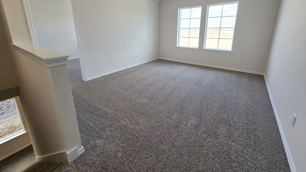 Spacious, unfurnished interior of a new home in Creekside Ranch, Blue Ridge (Image 8).