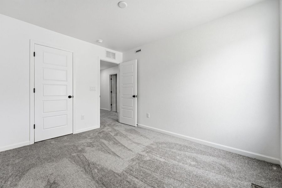 Spacious, unfurnished interior of a new home in Trailstone Townhomes - The Westerly Collection, Arvada (Image 19).
