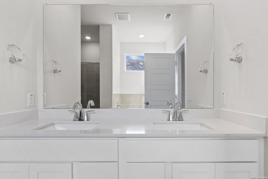 Close-up of interior finishes inside a home in Cinco Lakes, San Antonio (Image 12).