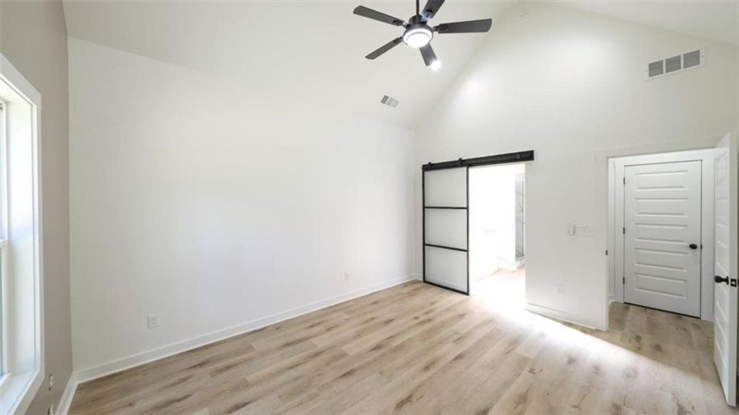 Spacious, unfurnished interior of a new home in , Bremen (Image 30).