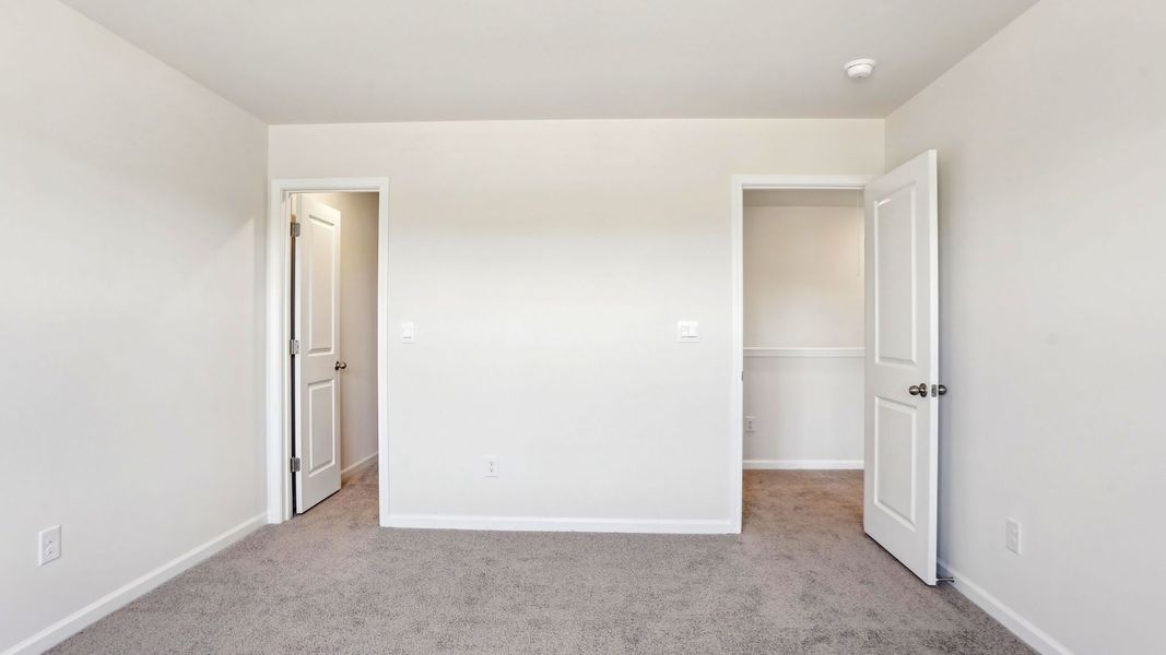 Spacious, unfurnished interior of a new home in Valleywood Farms, Waynesville (Image 21).