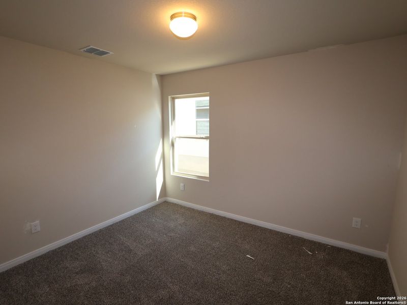 Spacious, unfurnished interior of a new home in Hunters Ranch, San Antonio (Image 18).